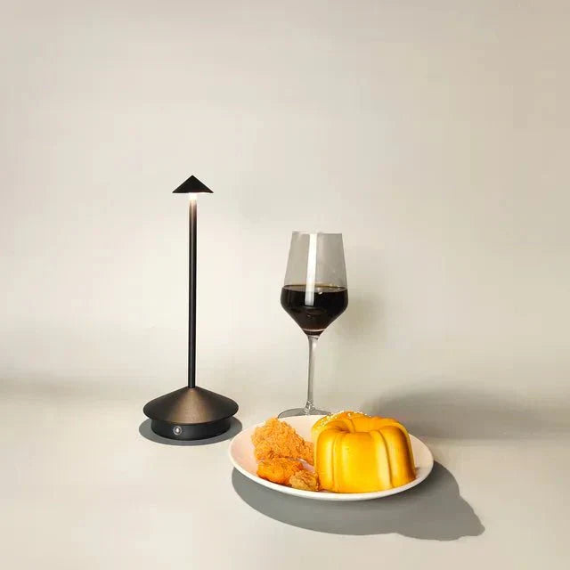 Настолна лампа с маслен дизайн