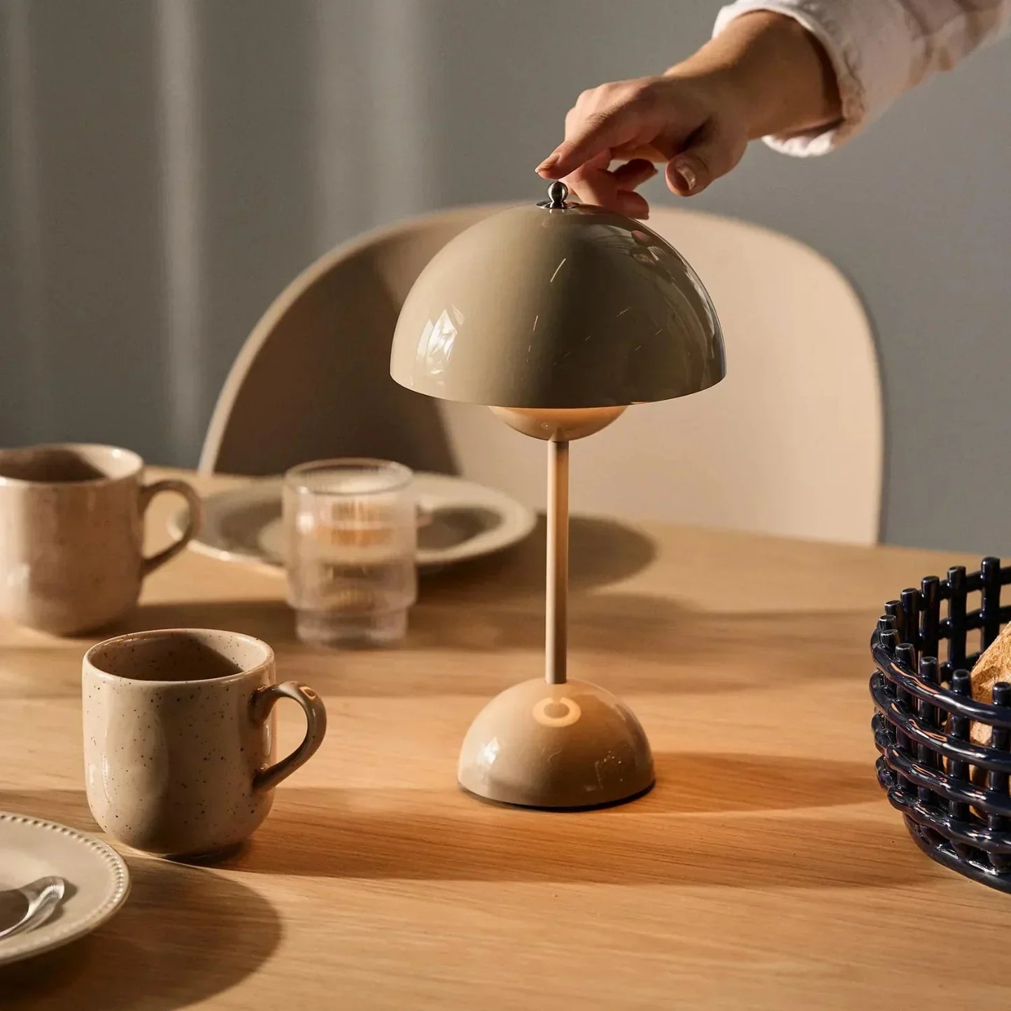 Дизайнерска маса с лампа в стил Амстердам