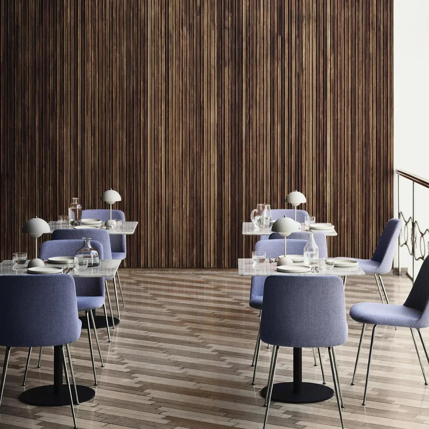 Дизайнерска маса с лампа в стил Амстердам