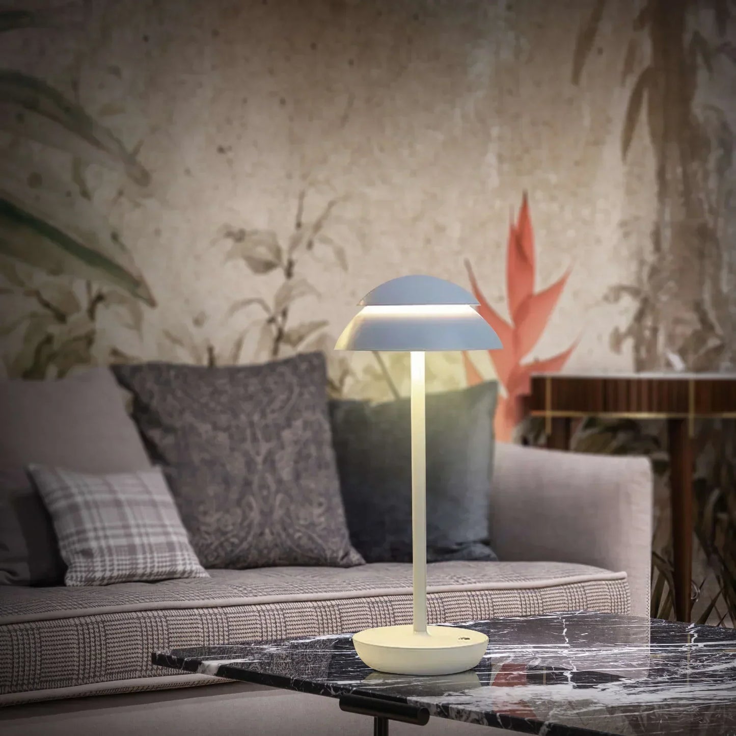 Премиум Лампа с Луминозен Дизайн