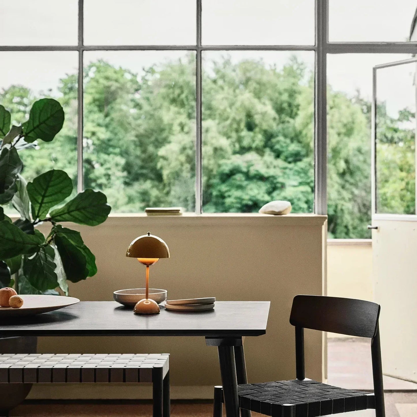 Дизайнерска маса с лампа в стил Амстердам